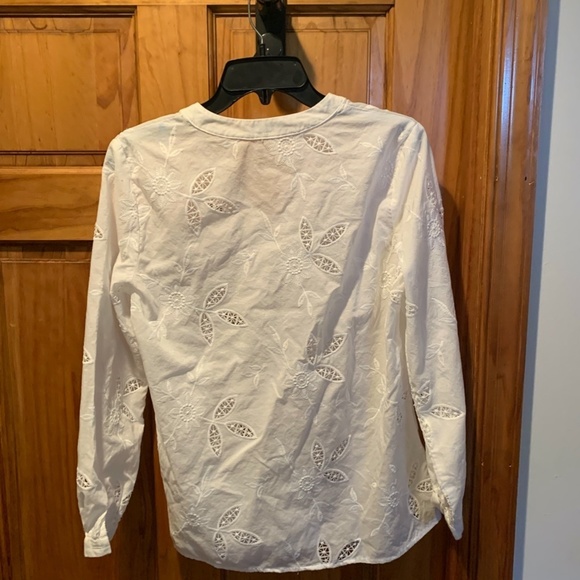 J. McLaughlin V-Neck White Floral Embroidered Blouse XS - Picture 4 of 6